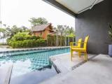 Deluxe room with pool view