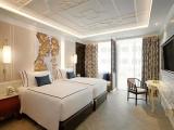 Deluxe Twin room with pool view