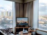 Corner Double Club Suite with city view