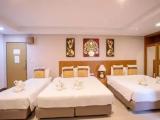 Deluxe Quintuple Family room