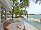 Villa with balcony and beachfront