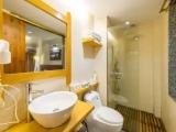 Standard Triple room with garden view