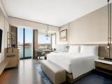 Executive lounge access Double Suite with balcony and with lake view