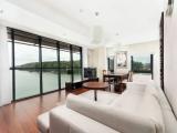 Deluxe Suite with lake view