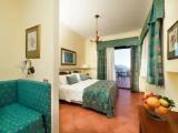 Standard Triple room with sea view