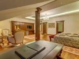 Suite with lake view