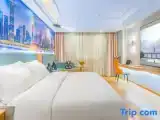 Standard Twin room with view
