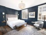 Grand room with city view