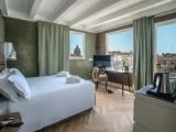 Standard Penthouse room with city view