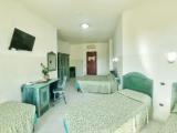 Standard Quintuple room with garden view