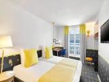 2 Bedrooms Standard Sextuple Family room