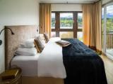 Suite with lake view