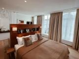 Suite with canal view