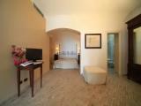 Standard Triple room with garden view