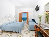 Triple room with sea view