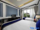 Deluxe Triple room with balcony