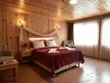 Suite with pool view