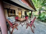 1 Bedroom Standard Family Basement room with garden view
