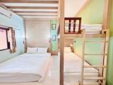 Standard Sextuple Family room
