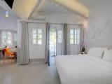Junior Suite with partial sea view
