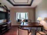 Suite with city view