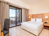 1 Bedroom Suite with land view