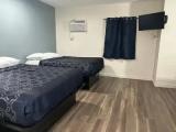 Standard Quadruple room with city view