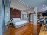 1 Bedroom Executive Single Suite with mountain view