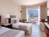 Superior Twin room with partial sea view
