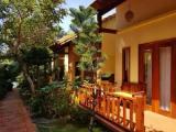 Bungalow with garden view