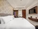 Superior Double room with city view