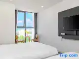 Deluxe Triple room with city view