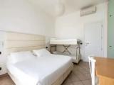 Standard Quadruple room with partial sea view