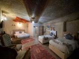 Deluxe Cave Family room