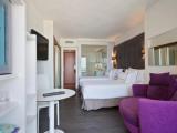 The Level Premium Twin room with sea view