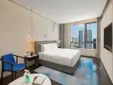 1 Bedroom Dining Area Suite with lake view