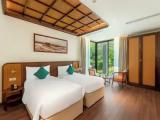 5 Bedrooms Villa