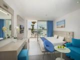 Junior Suite with pool view