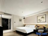 Standard room with street view