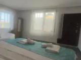 2 Bedrooms Standard Family room with courtyard view