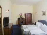 Standard Quadruple room with city view