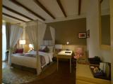 Standard room with pool view