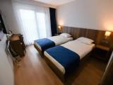 Standard Triple room with partial sea view
