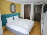Standard Double room with partial sea view