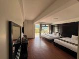 Deluxe Family room with mountain view