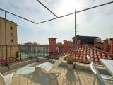 Suite with canal view