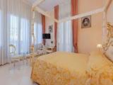 Standard room with canal view