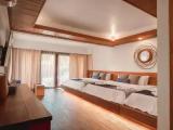 Deluxe Family room with garden view