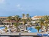 Suite with pool view