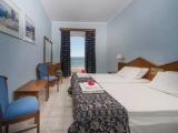 Standard Triple room with balcony and with partial sea view